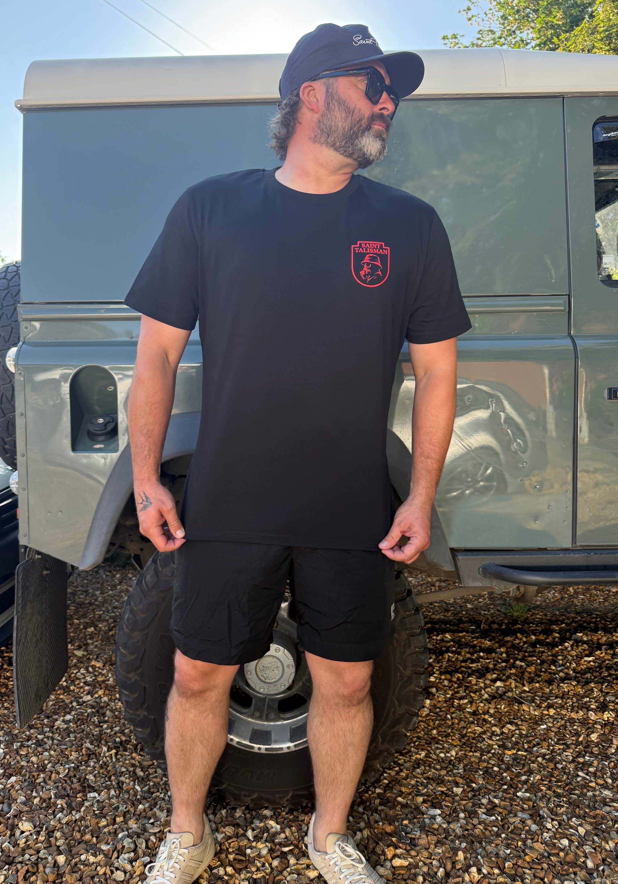 The Shield Tee | Gas Mask Edition - NERO ROSSO